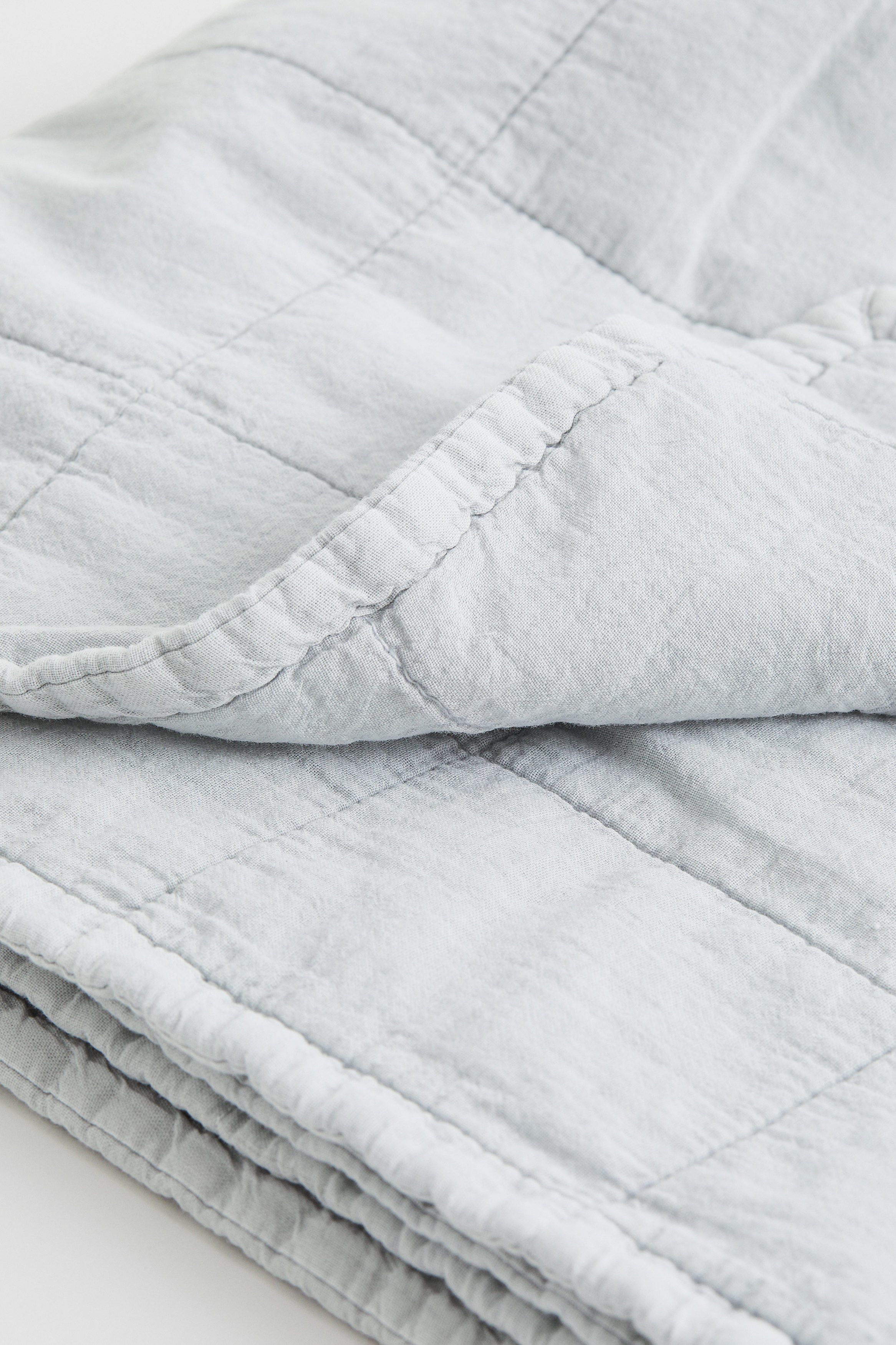 Buy Quilted bedspread Online | H&M Qatar